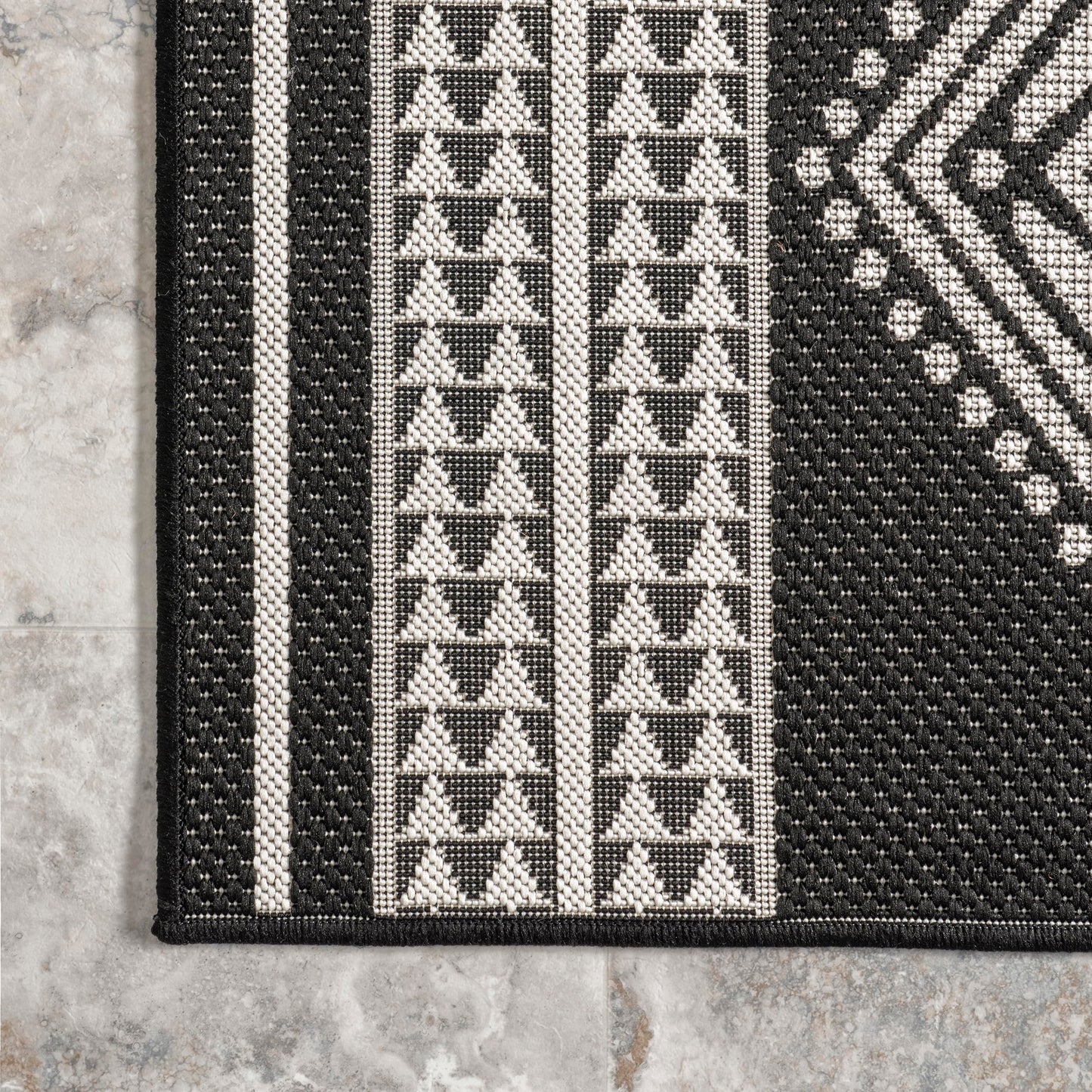 Nuloom Ranya Black/Ivory, 6'7" x 9', Tribal Geometric, Soft and Cozy, High Traffic, Stain Resistant, Easy Clean, Durable Area Rug for Indoor/Outdoor Patio, Deck, Porch, Garden, Courtyard