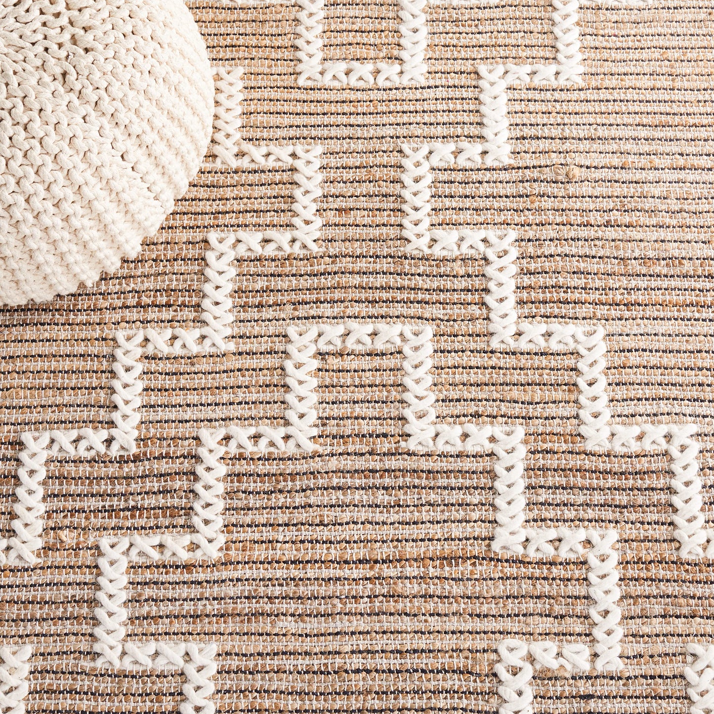 SAFAVIEH Natural Fiber Collection Accent Rug - 4' x 6', Natural & Ivory, Flat Weave Farmhouse Jute Design, Ideal for High Traffic Areas in Entryway, Living Room, Bedroom (NFB375A)