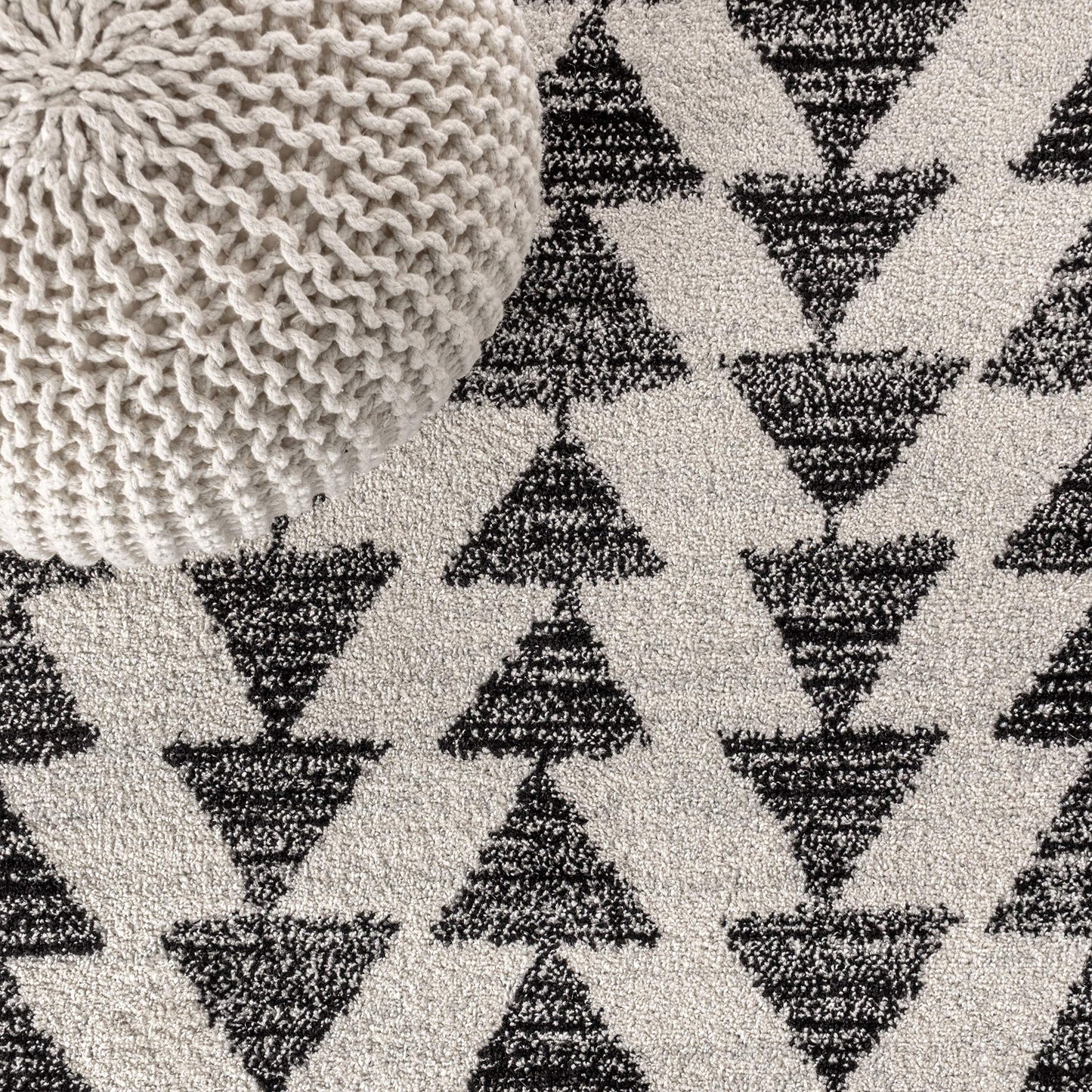 JONATHAN Y Aisha Moroccan Triangle Geometric Cream/Black 3x3 Square Indoor Area Rug, Contemporary, Modern, Easy-Cleaning for Living Room, Bedroom, Kitchen, Pet Friendly, Non-Shedding (MOH206A-3SQ)