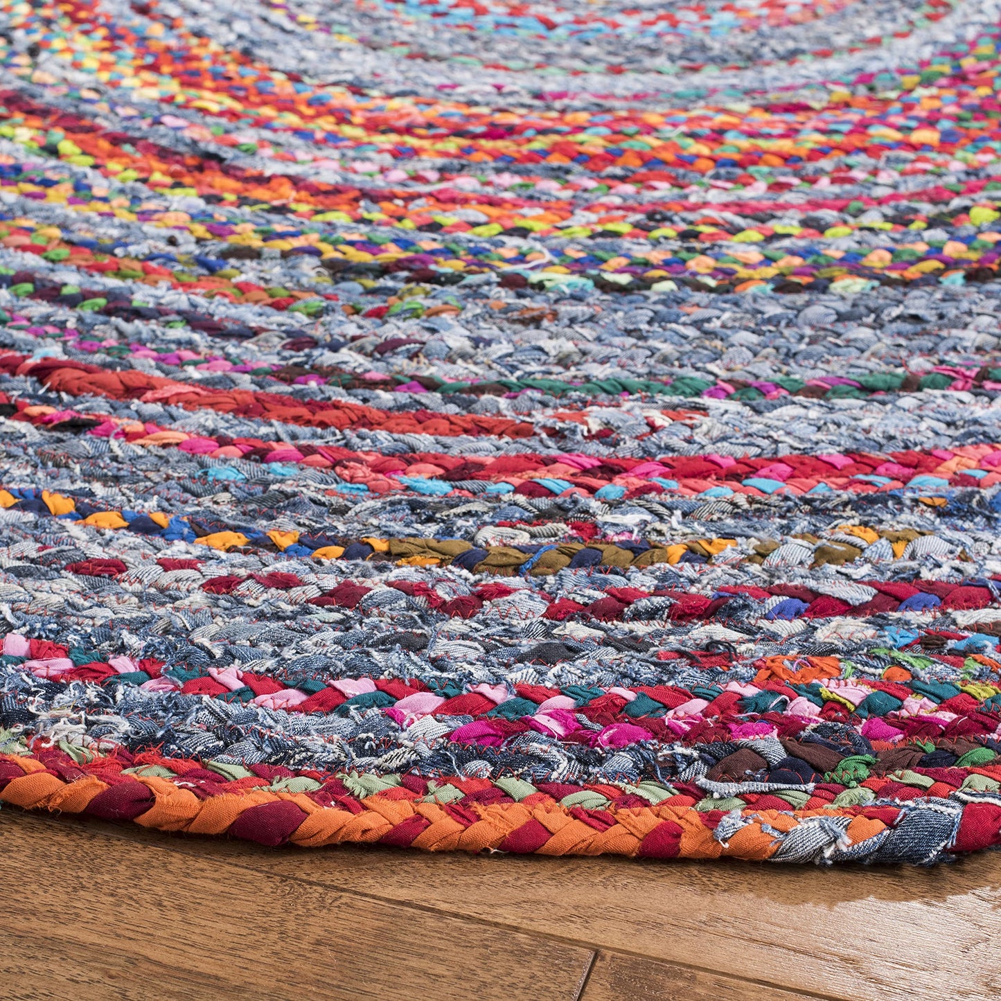 SAFAVIEH Braided Collection Area Rug - 6' Round, Blue & Red, Handmade Woven Cotton, Boho Reversible Style, Ideal for Living Room, Bedroom, Dining Space (BRD250L)