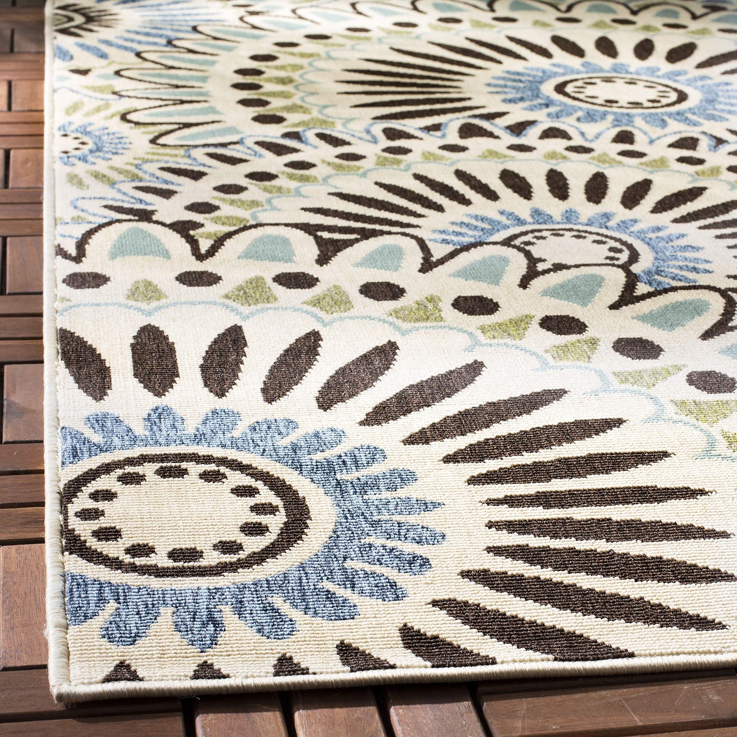 SAFAVIEH Washable Rug Outdoor Veranda Collection - 5'3" Square, Cream & Green, Non-Shedding & Easy to Clean, Ideal for Patio, Backyard, Mudroom (VER091-0614)