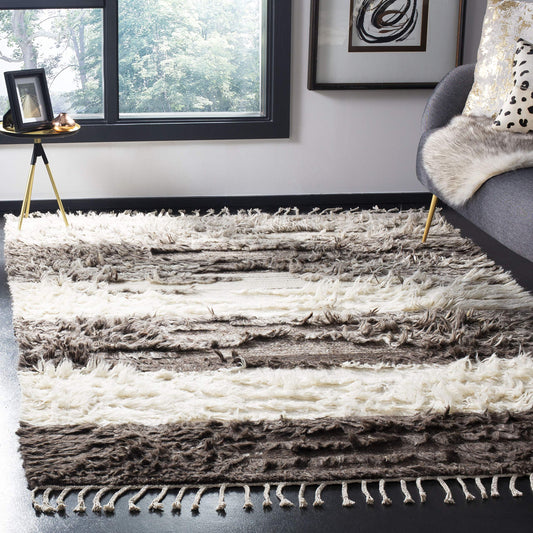 SAFAVIEH Kenya Collection Accent Rug - 4' x 6', Ivory & Grey, Hand-Knotted Tribal Tassel Wool, Ideal for High Traffic Areas in Entryway, Living Room, Bedroom (KNY226A)