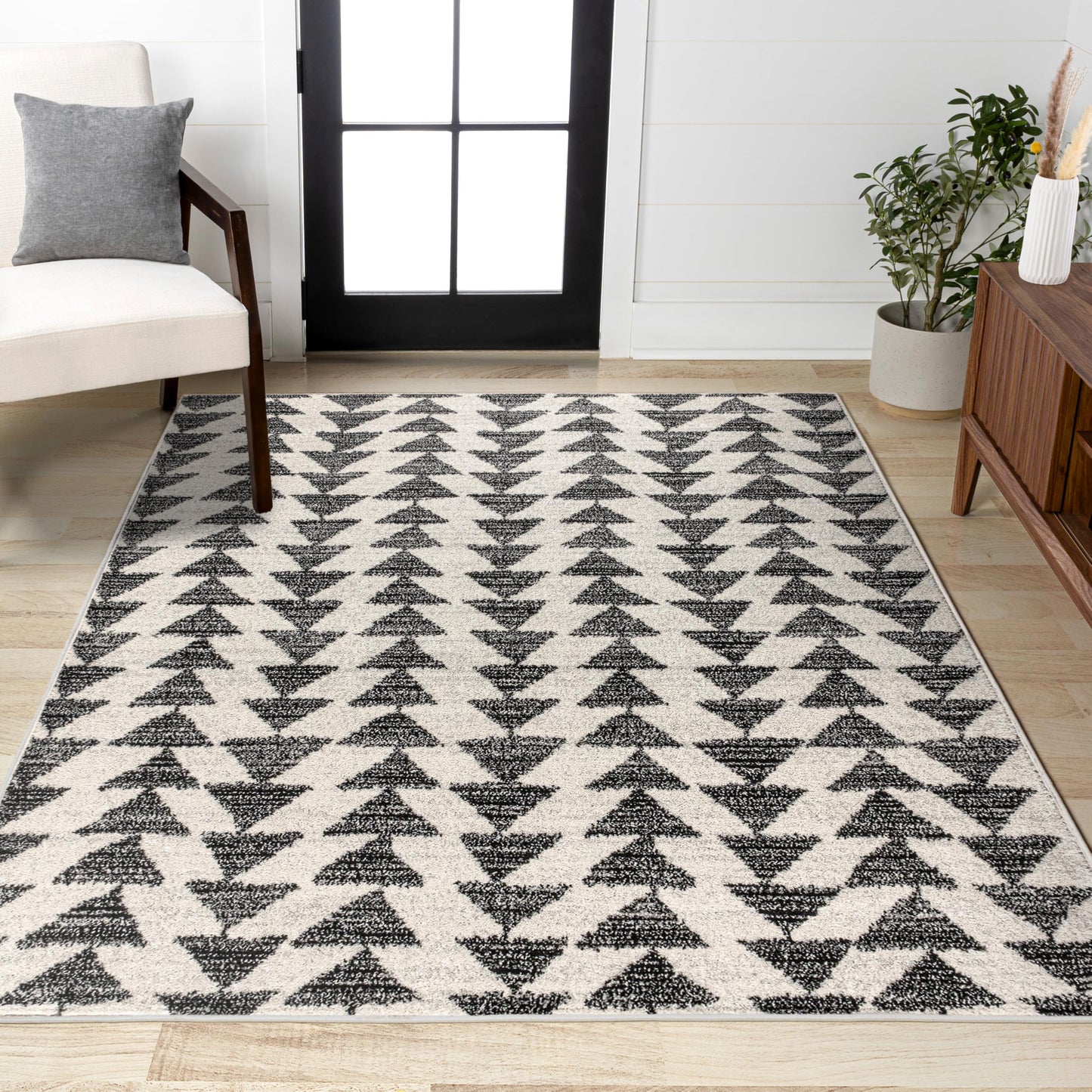 JONATHAN Y Aisha Moroccan Triangle Geometric Cream/Black Indoor Area Rug, 8x10, Contemporary, Modern, Easy-Cleaning for Living Room, Bedroom, Kitchen, Pet Friendly, Non-Shedding (MOH206A-8)