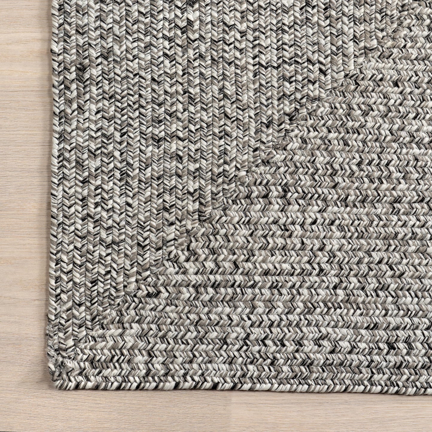 nuLOOM 3' x 5' Solid Hand Braided Indoor/Outdoor Area Rug, Pet-Friendly, High Traffic, Weather Resistant, for Patio, Balcony, Bedroom, Living Room, Dining Room, Wynn Salt And Pepper