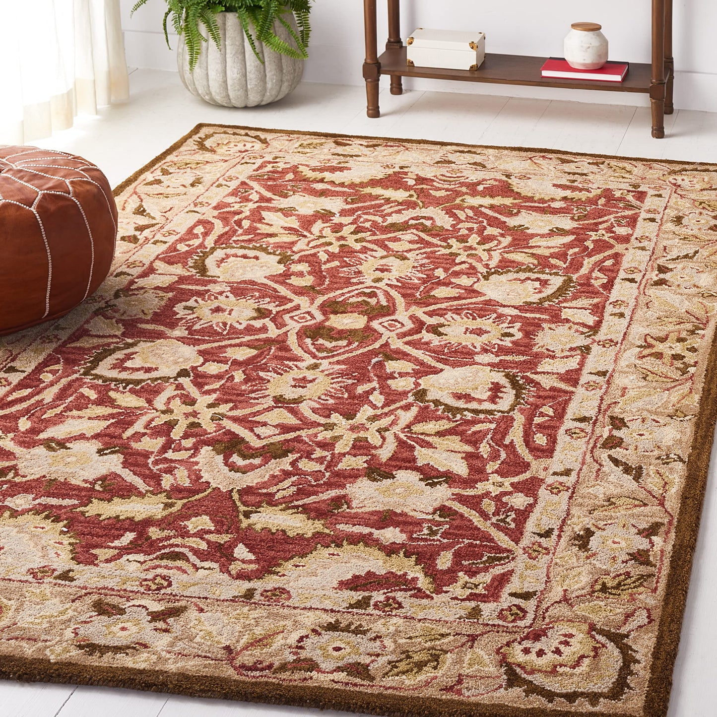 SAFAVIEH Antiquity Collection Accent Rug - 4' x 6', Red & Beige, Handmade Traditional Wool, Ideal for High Traffic Areas in Entryway, Living Room, Bedroom (AT65Q)