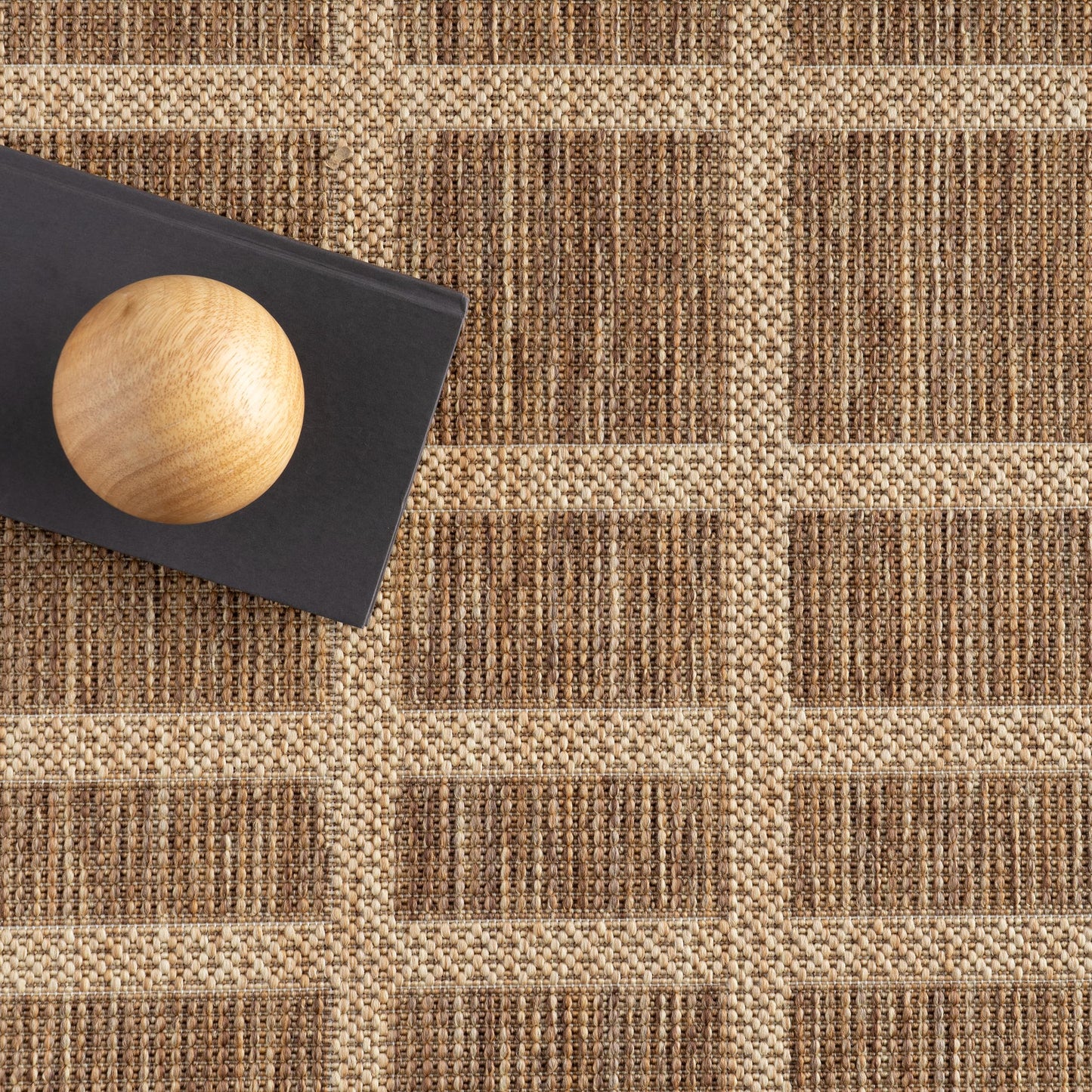 Nuloom Vanya Checkered 5' x 8' Indoor/Outdoor Area Rug for Living Room Patio Deck Front Porch, Light Brown