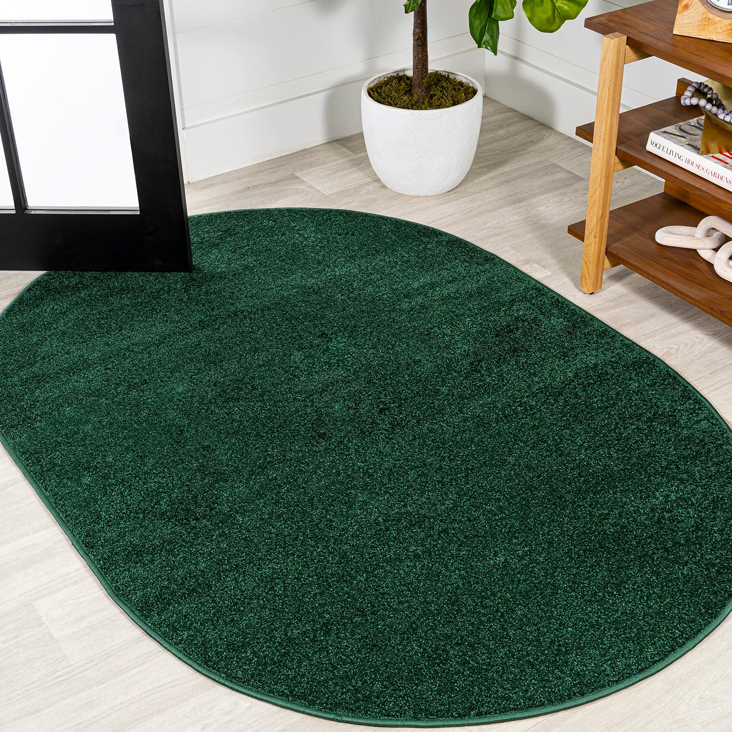 JONATHAN Y Haze Solid Low-Pile Emerald 5x8 Oval Indoor Area Rug, Coastal,Bohemian,Minimalist,Classic, Easy-Cleaning for Living Room,Bedroom,Kitchen,Pet Friendly,Non-Shedding (SEU100L-5OV)