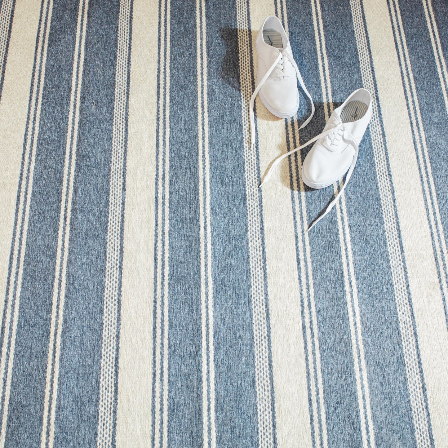 Dash & Albert Bowman Stripe Blue Machine Washable Rug, 7.5 X 9.5 Feet, Blue/Ivory Stripe Pattern