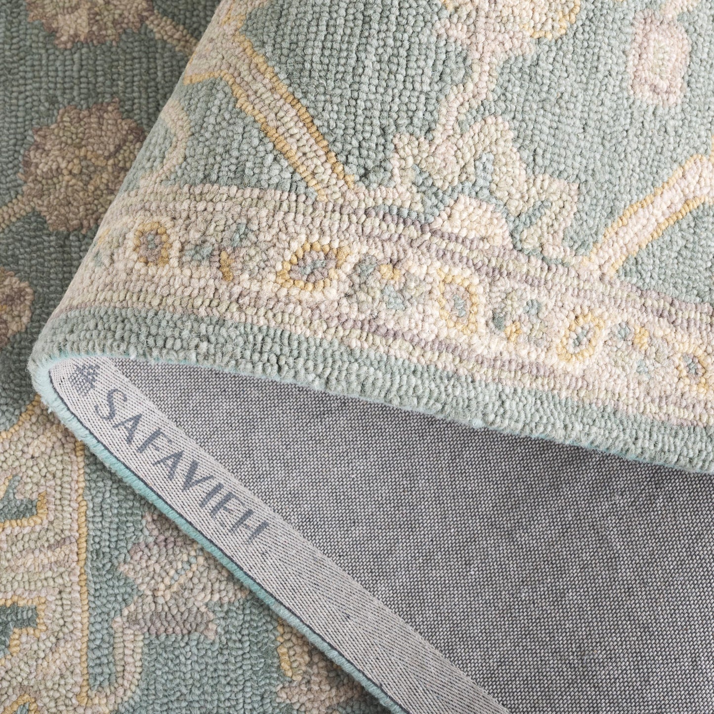 SAFAVIEH Area Rug 6x9 - Blossom Collection - Light Blue & Beige, Handmade Wool, Ideal for Living Room, Bedroom, Dining Space (BLM701L)