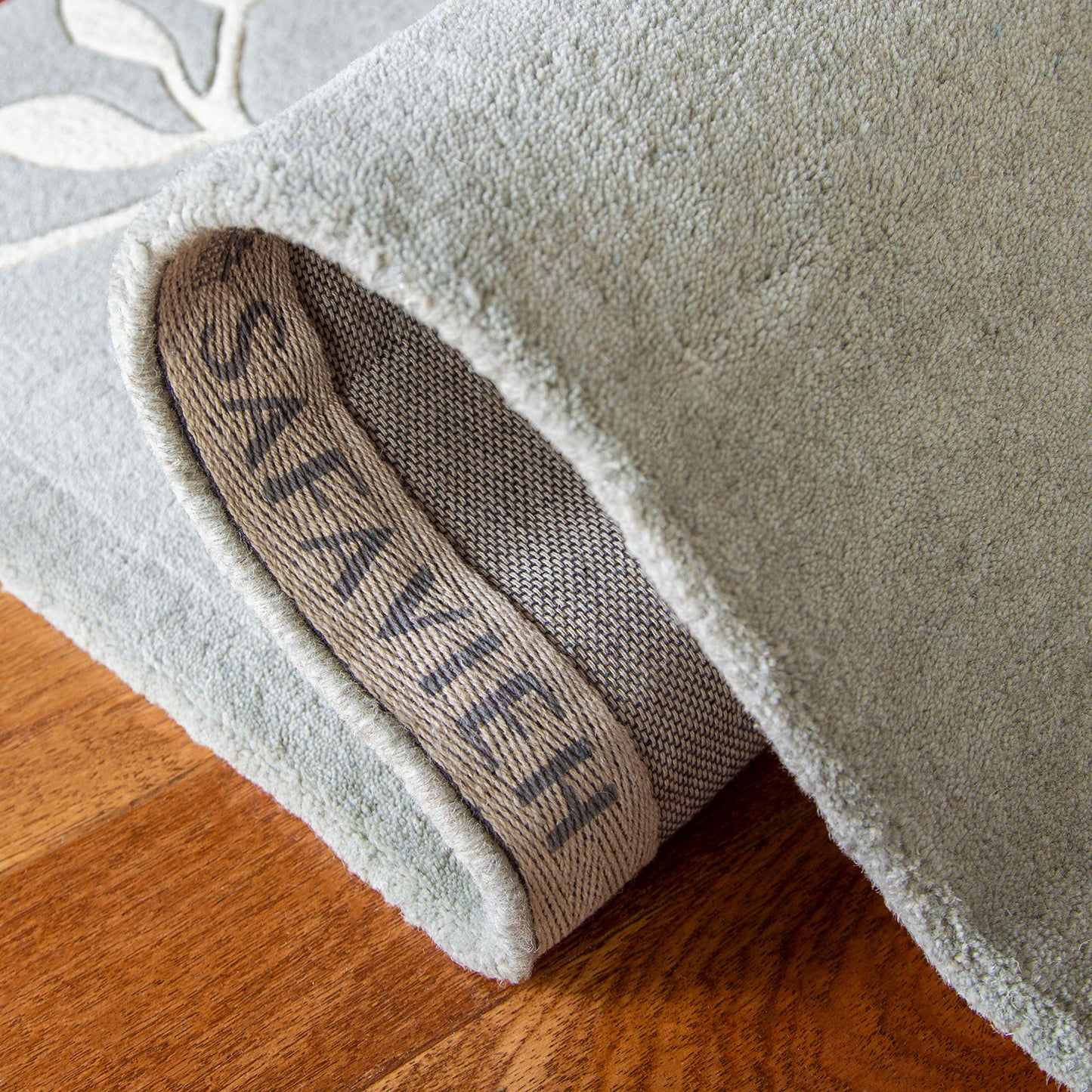 SAFAVIEH Soho Collection 5' x 8' Light Blue SOH313A Handmade Premium Wool & Viscose Area Rug