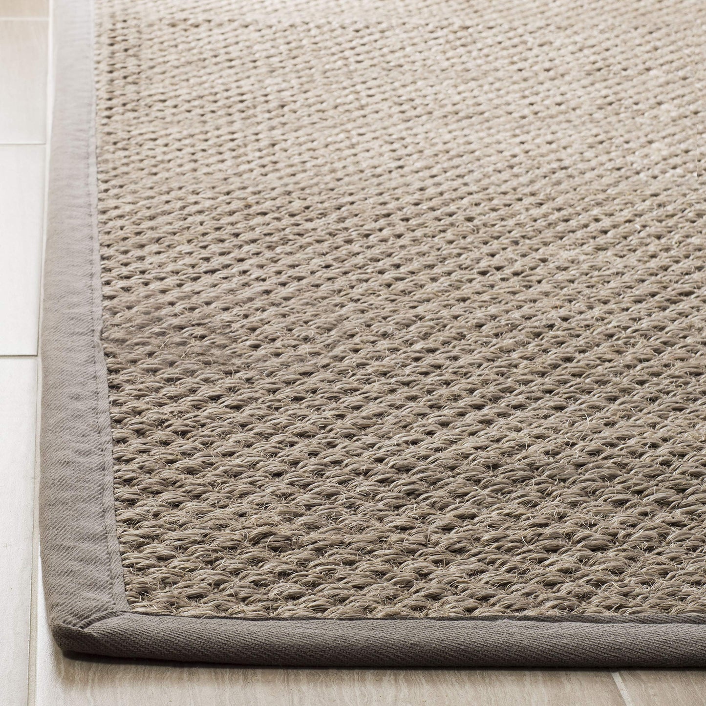 SAFAVIEH Natural Fiber Collection Accent Rug - 4' x 6', Natural & Grey, Rustic Farmhouse Border Sisal Design, Easy Care, Ideal for High Traffic Areas in Entryway, Living Room, Bedroom (NF153A)