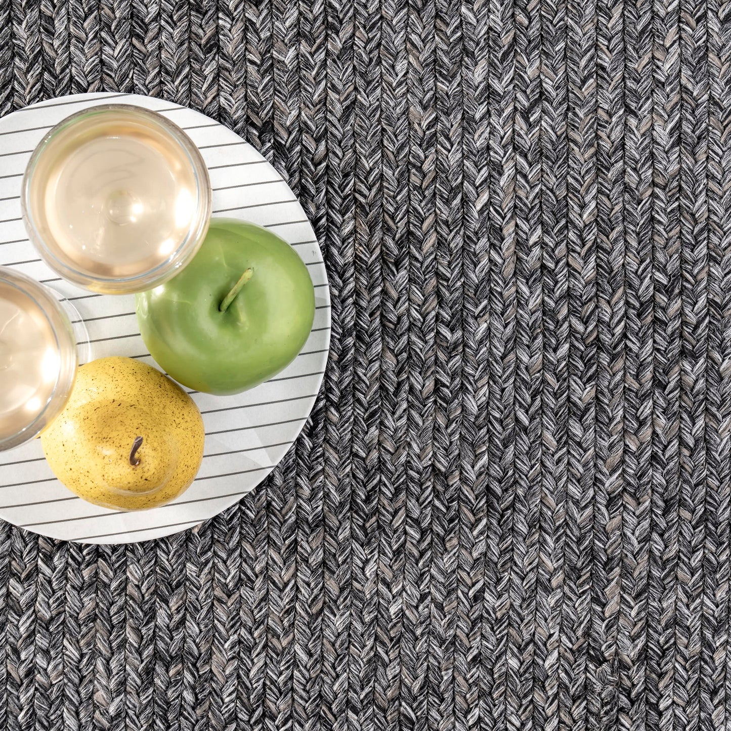 nuLOOM 4' x 6' Solid Hand Braided Indoor/Outdoor Area Rug, Pet-Friendly, High Traffic, Weather Resistant, for Patio, Balcony, Bedroom, Living, Dining Room, Wynn Charcoal