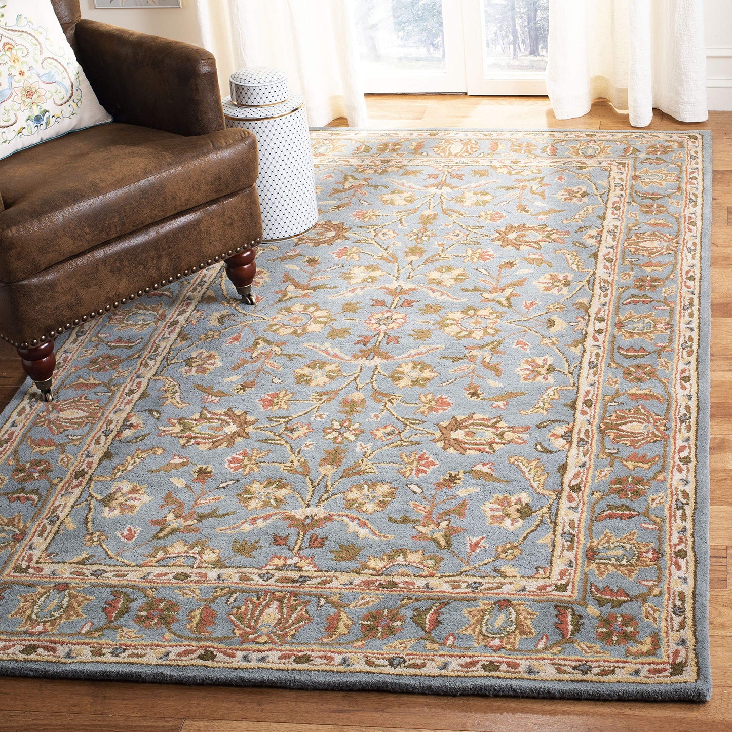 SAFAVIEH Heritage Collection Accent Rug - 4' x 6', Blue & Blue, Handmade Traditional Oriental Wool, Ideal for High Traffic Areas in Entryway, Living Room, Bedroom (HG969A)