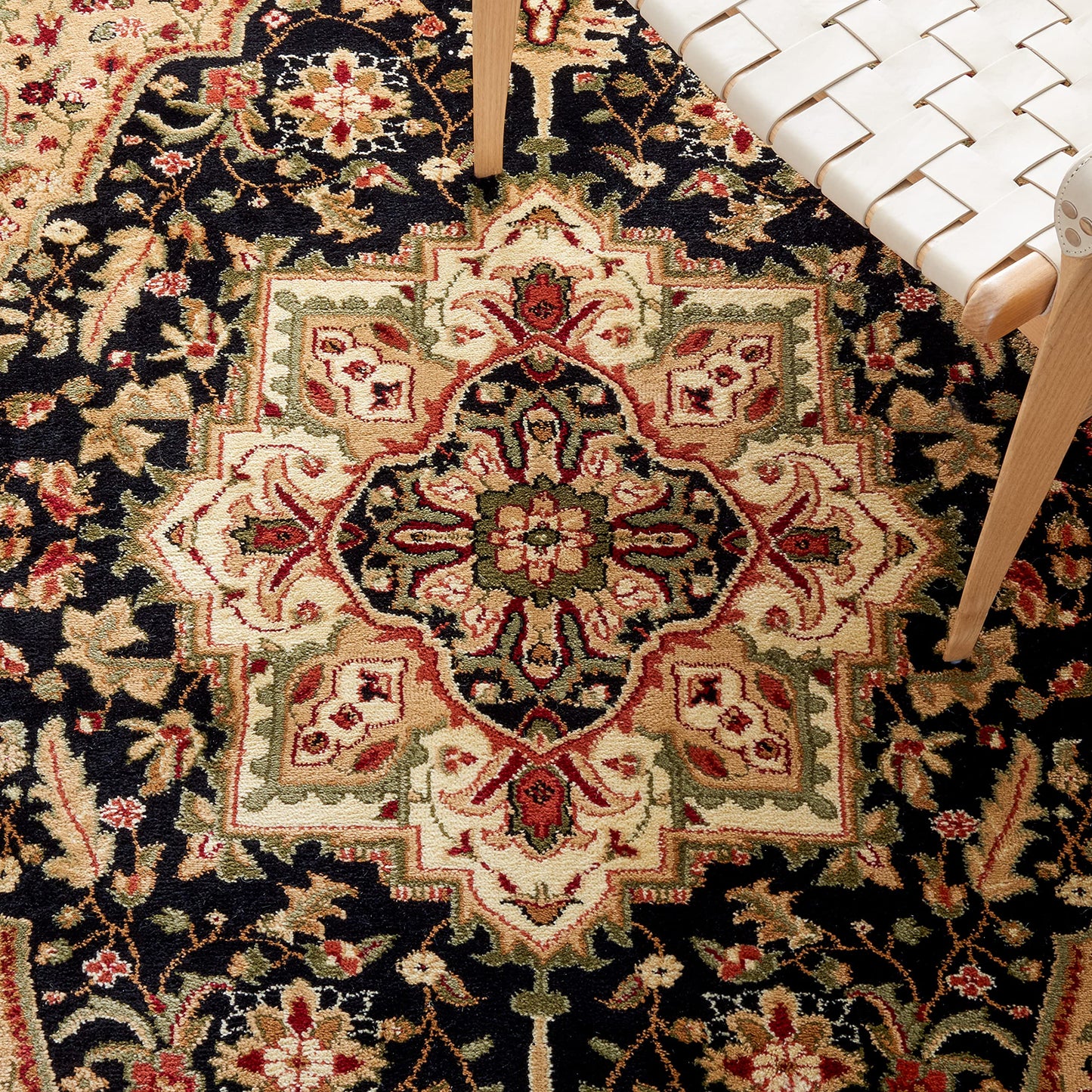 SAFAVIEH Lyndhurst Collection Area Rug - 6' x 9', Black & Beige, Traditional Oriental Design, Non-Shedding & Easy Care, Ideal for High Traffic Areas in Living Room, Bedroom (LNH330Z)
