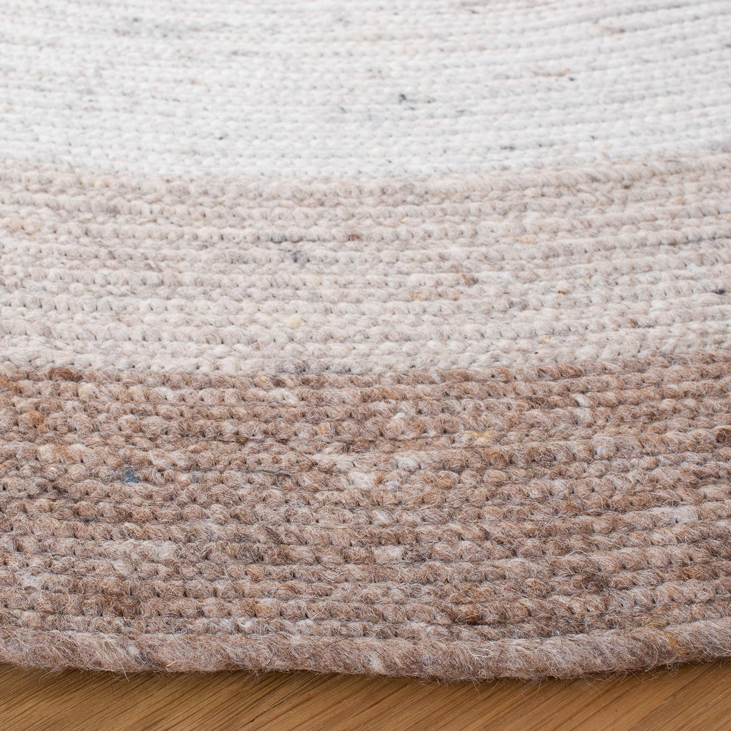 SAFAVIEH Braided Collection 4' Round Beige/Ivory BRD903B Handmade Country Cottage Reversible Wool Entryway Foyer Living Room Bedroom Kitchen Area Rug