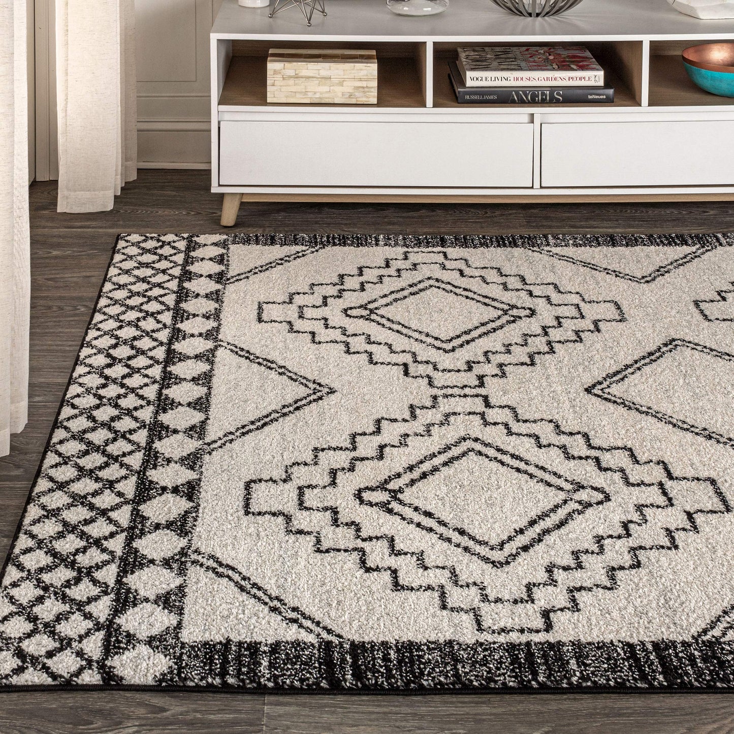 JONATHAN Y Amir Moroccan Beni Souk Cream/Black Indoor Area Rug, 4x6, Bohemian, Scandinavian, Easy-Cleaning for Living Room, Bedroom, Kitchen, Pet Friendly, Non-Shedding (MOH200A-4)