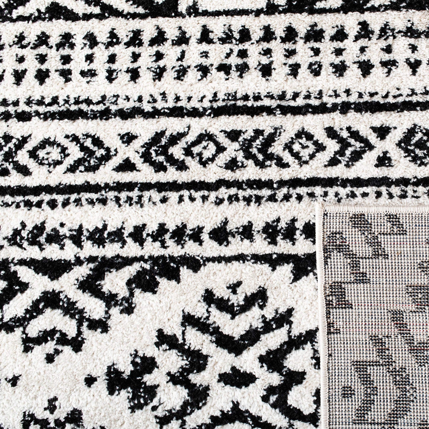 SAFAVIEH Area Rug 6x9 - Tulum Collection - Ivory & Black, Moroccan Boho Tribal Design, Non-Shedding & Easy to Clean, Ideal for Living Room, Bedroom, Dining Space (TUL272B)