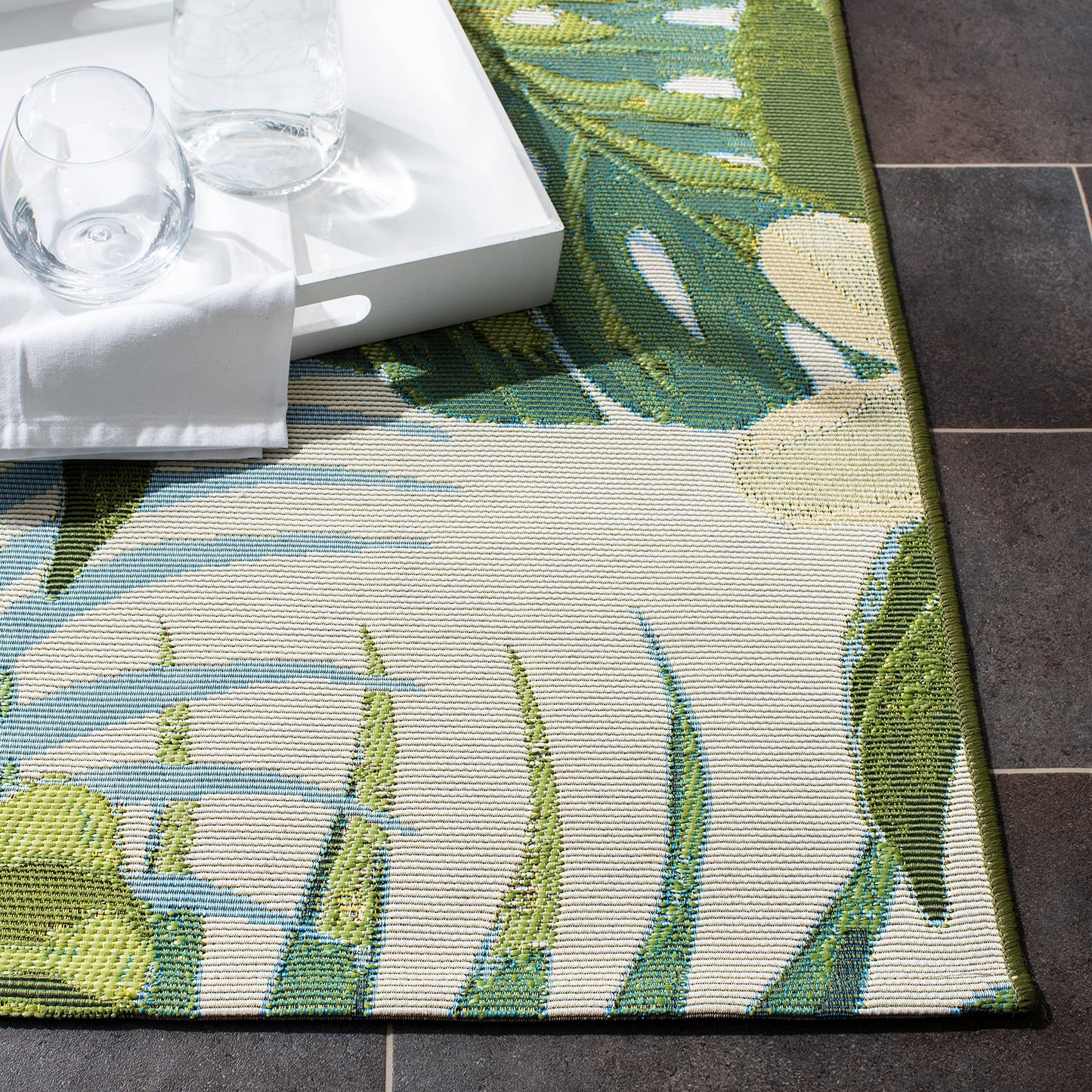 SAFAVIEH Washable Rug Outdoor Barbados Collection - 4' x 6', Green & Pink, Non-Shedding & Easy to Clean, Ideal for Patio, Backyard, Mudroom (BAR516X)