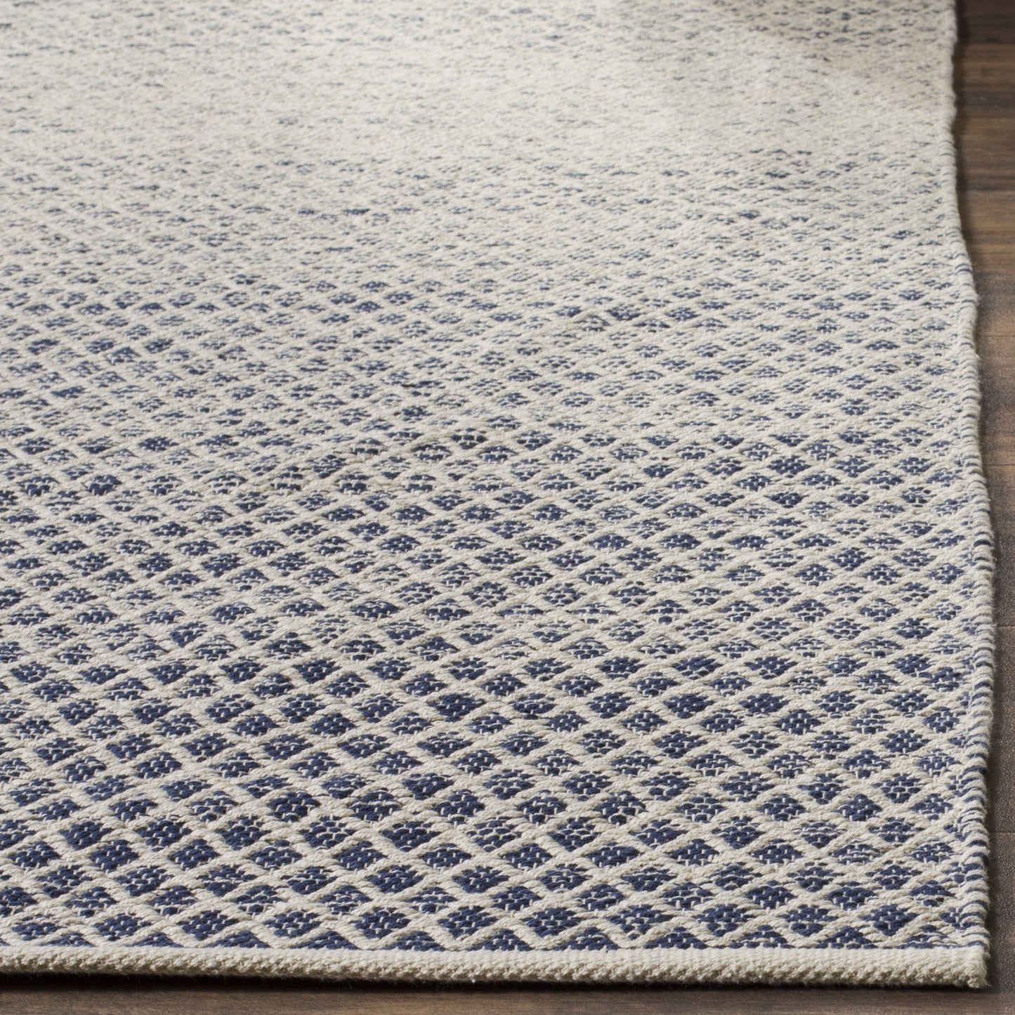 SAFAVIEH Area Rug 8x10 - Montauk Collection - Large - Navy & Ivory, Handmade Cotton, Ideal for Living Room, Bedroom, Office, Dining Space (MTK601C)