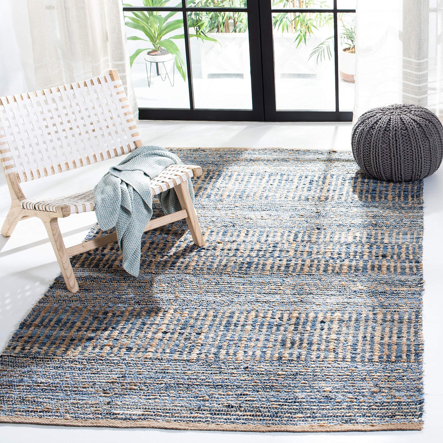 SAFAVIEH Cape Cod Collection Accent Rug - 4' x 6', Natural & Blue, Handmade Flat Weave Coastal Braided Jute, Ideal for High Traffic Areas in Entryway, Living Room, Bedroom (CAP353A)
