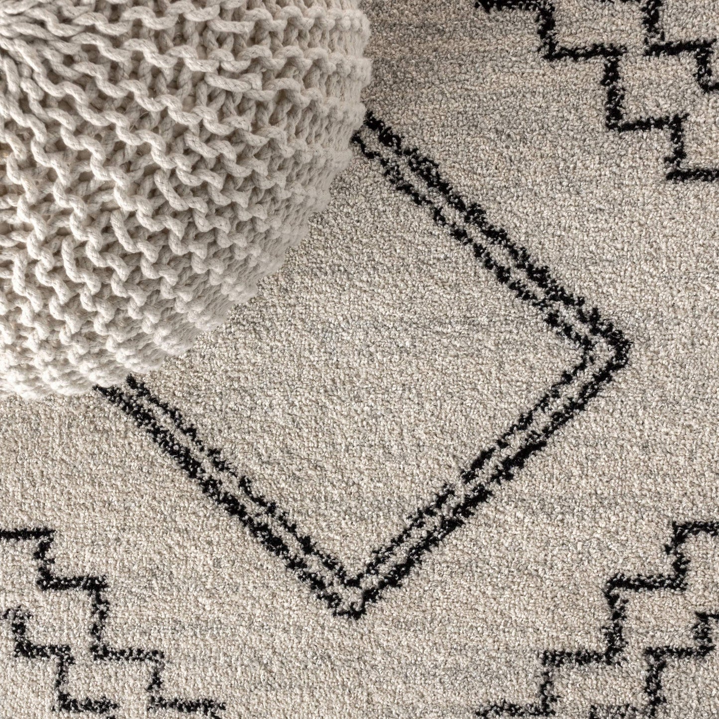 JONATHAN Y Amir Moroccan Beni Souk Cream/Black Indoor Area Rug, 4x6, Bohemian, Scandinavian, Easy-Cleaning for Living Room, Bedroom, Kitchen, Pet Friendly, Non-Shedding (MOH200A-4)