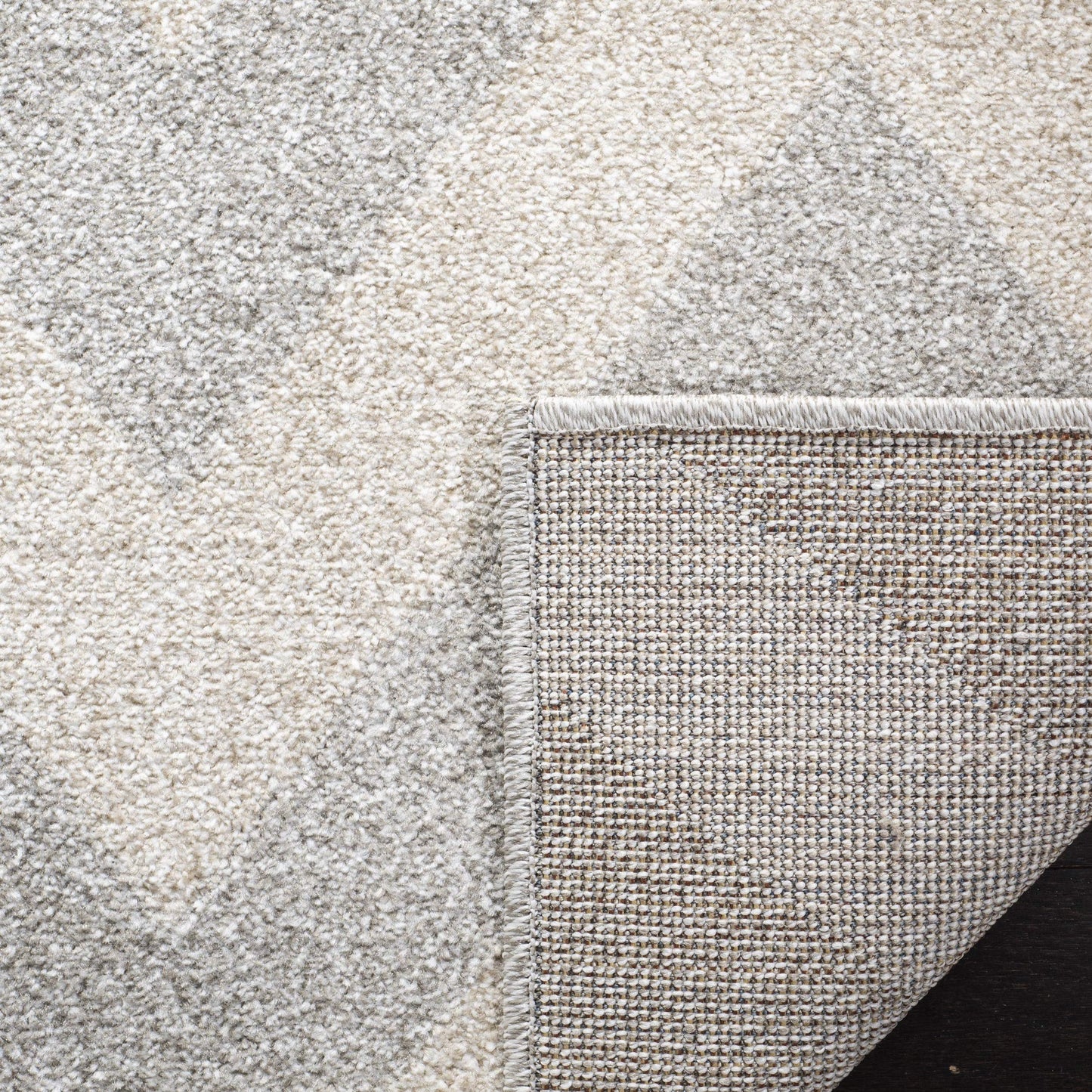 SAFAVIEH Area Rug 8x10 - Amherst Collection - Large - Light Grey & Beige, Chevron Pattern, Non-Shedding & Easy Cleaning, Ideal for Living Room, Bedroom, Office, Dining Space (AMT419B)