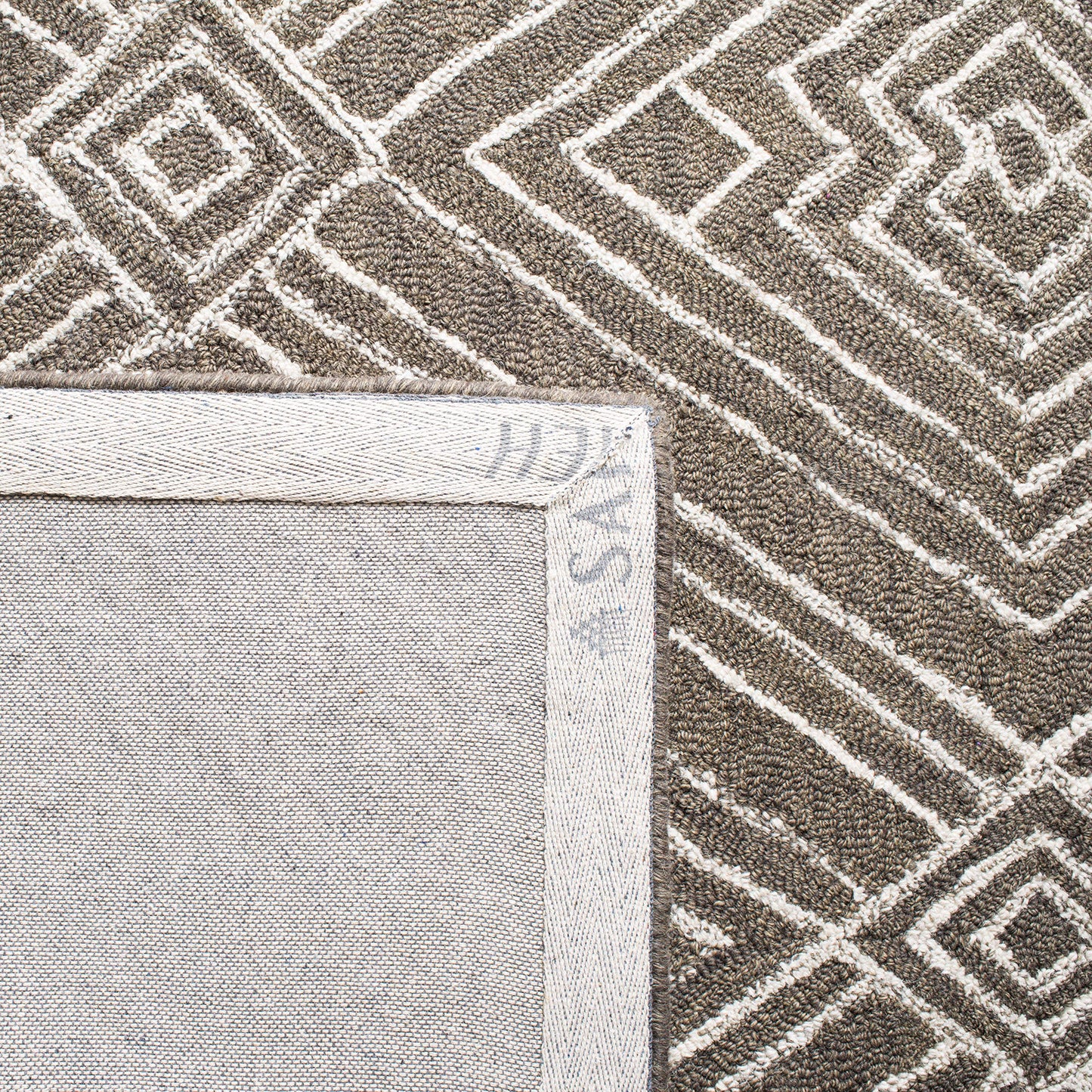 SAFAVIEH Micro-Loop Collection Accent Rug - 2'6" x 4', Dark Grey & Ivory, Handmade Wool, Ideal for High Traffic Areas in Entryway, Living Room, Bedroom (MLP608F)