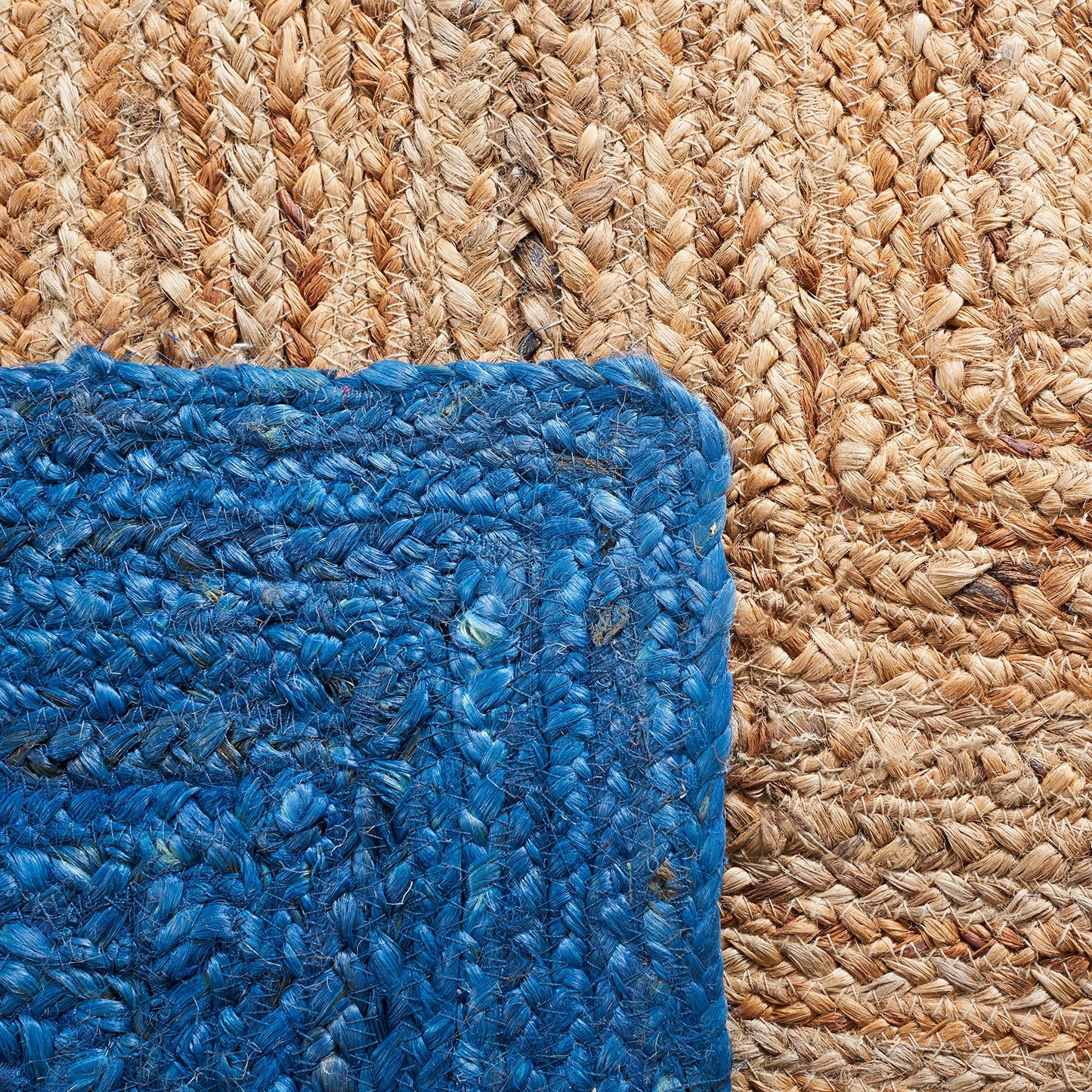 SAFAVIEH Natural Fiber Collection Accent Rug - 3' x 5', Natural & Blue, Handmade Flat Weave Boho Farmhouse Rustic Border Jute, Ideal for High Traffic Areas in Entryway, Living Room, Bedroom (NFB852M)