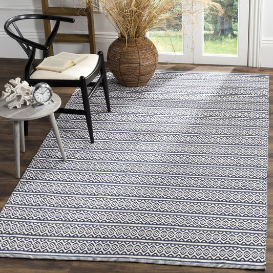 SAFAVIEH Montauk Collection Accent Rug - 3' x 5', Ivory & Navy, Handmade Flat Weave Boho Farmhouse Cotton, Ideal for High Traffic Areas in Entryway, Living Room, Bedroom (MTK341B)